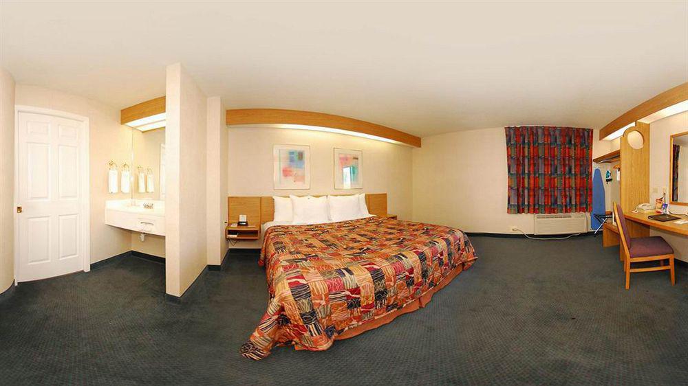 Sleep Inn Near Great Lakes Naval Base Lake Bluff Room photo